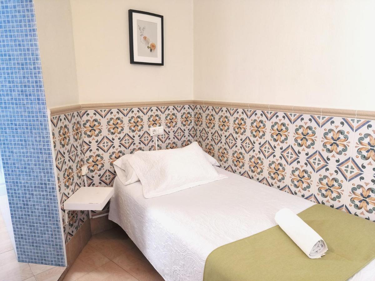 Pension Perez Montilla Sevilla Buitenkant foto