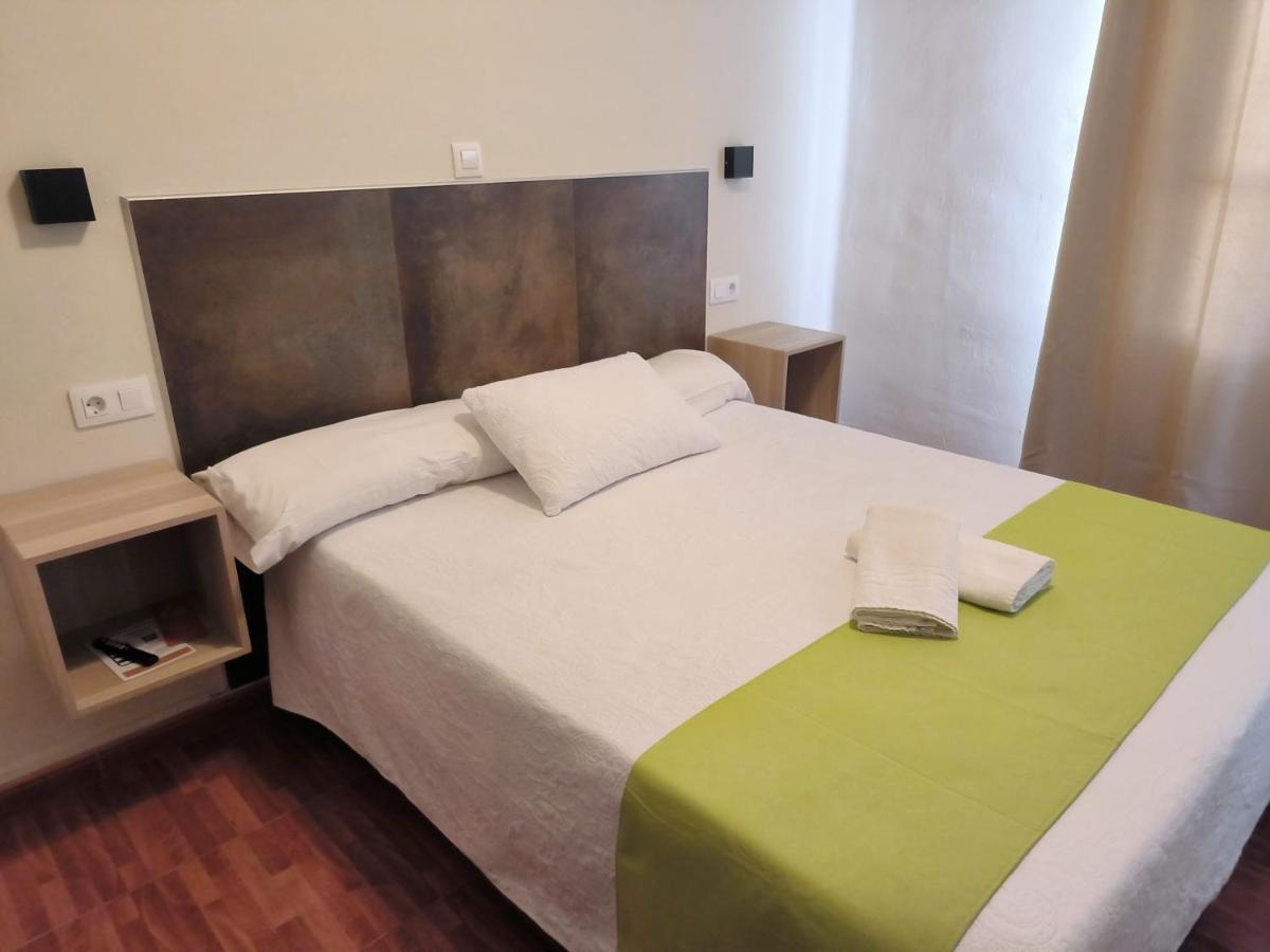 Pension Perez Montilla Sevilla Buitenkant foto