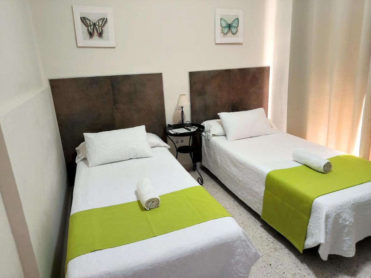 Pension Perez Montilla Sevilla Buitenkant foto
