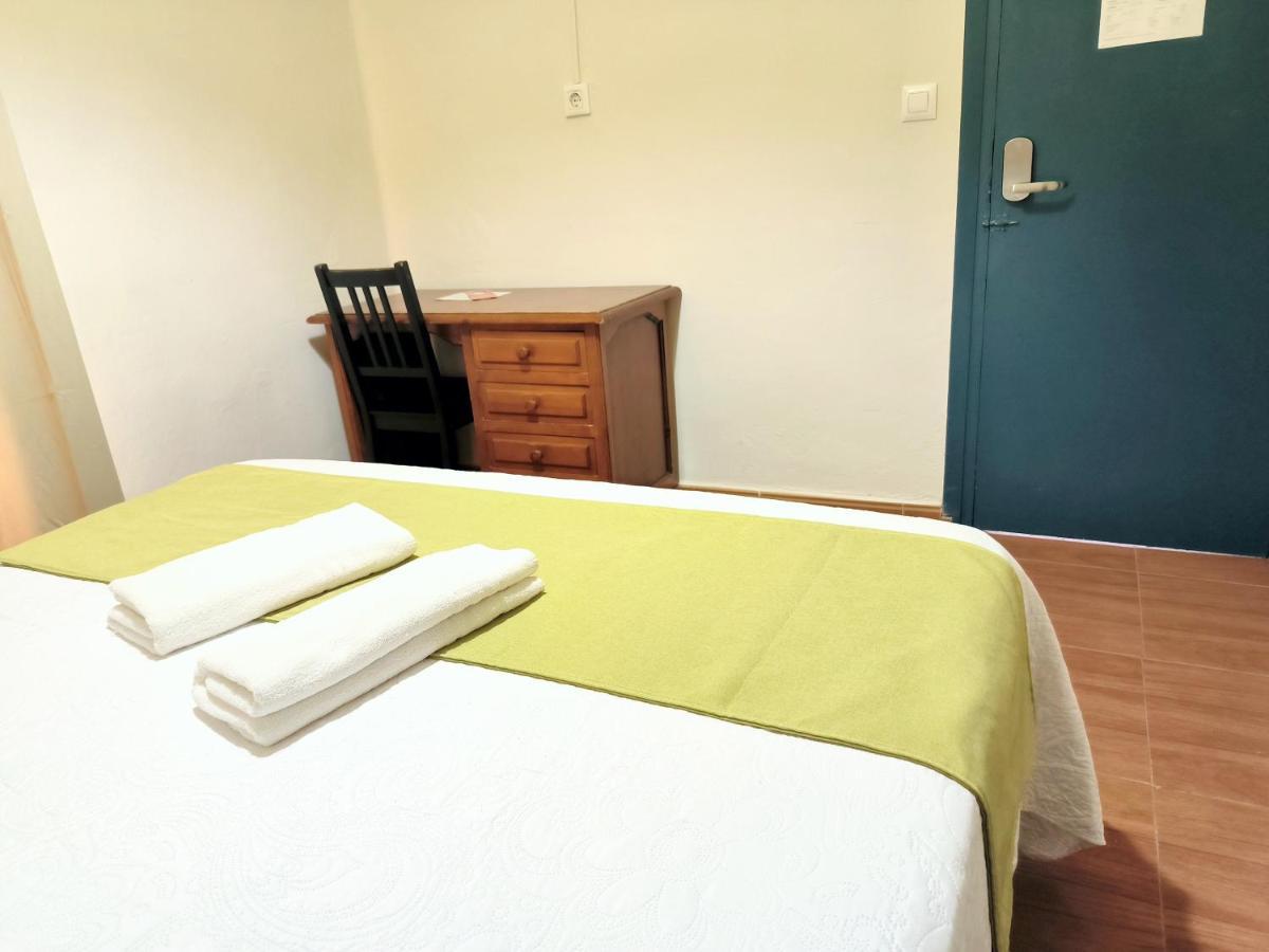 Pension Perez Montilla Sevilla Buitenkant foto