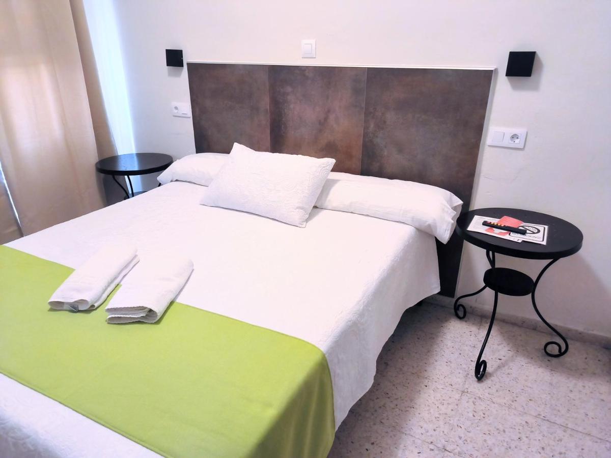 Pension Perez Montilla Sevilla Buitenkant foto