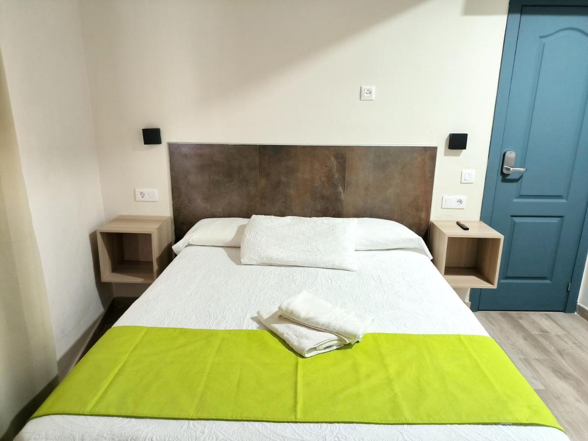 Pension Perez Montilla Sevilla Buitenkant foto