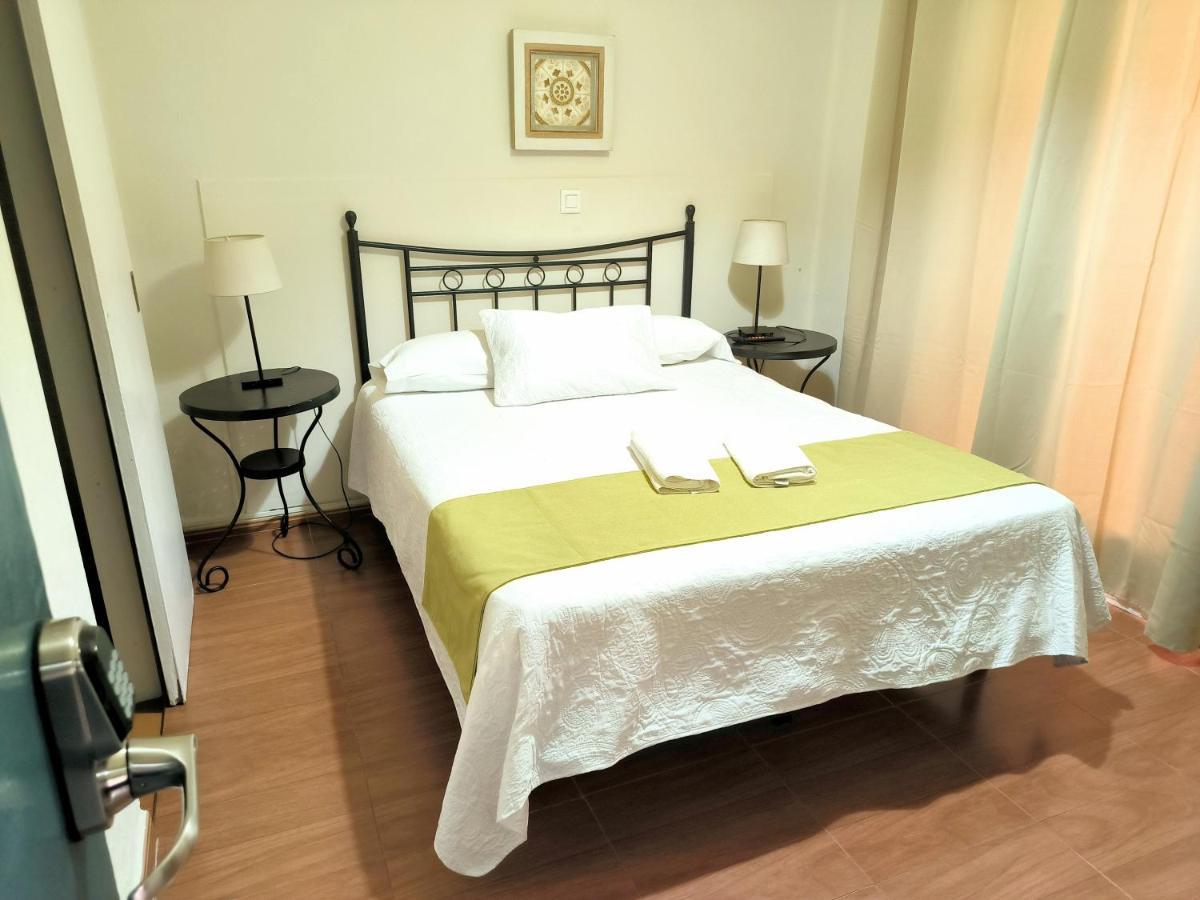 Pension Perez Montilla Sevilla Buitenkant foto