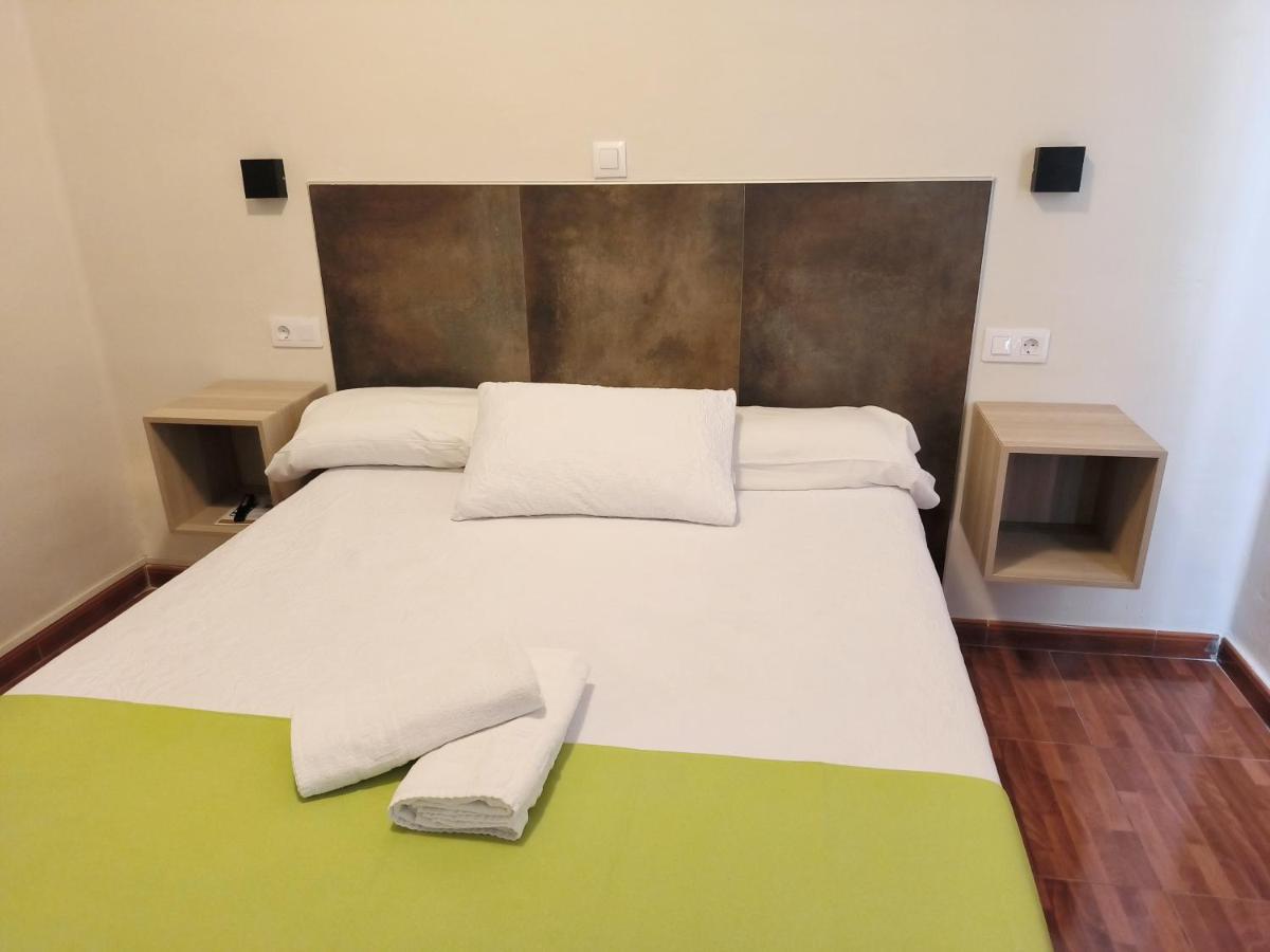 Pension Perez Montilla Sevilla Buitenkant foto