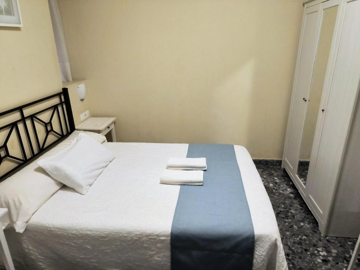 Pension Perez Montilla Sevilla Buitenkant foto