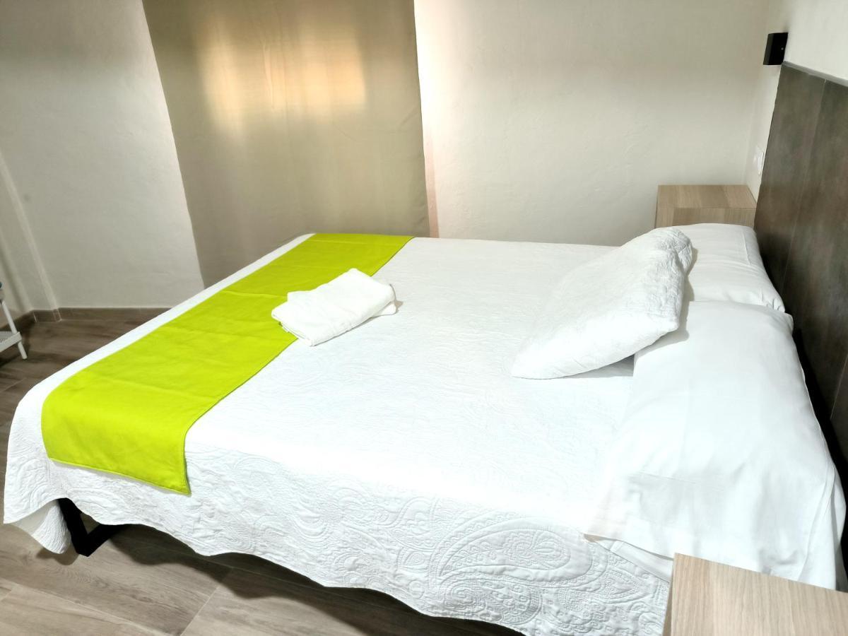 Pension Perez Montilla Sevilla Buitenkant foto