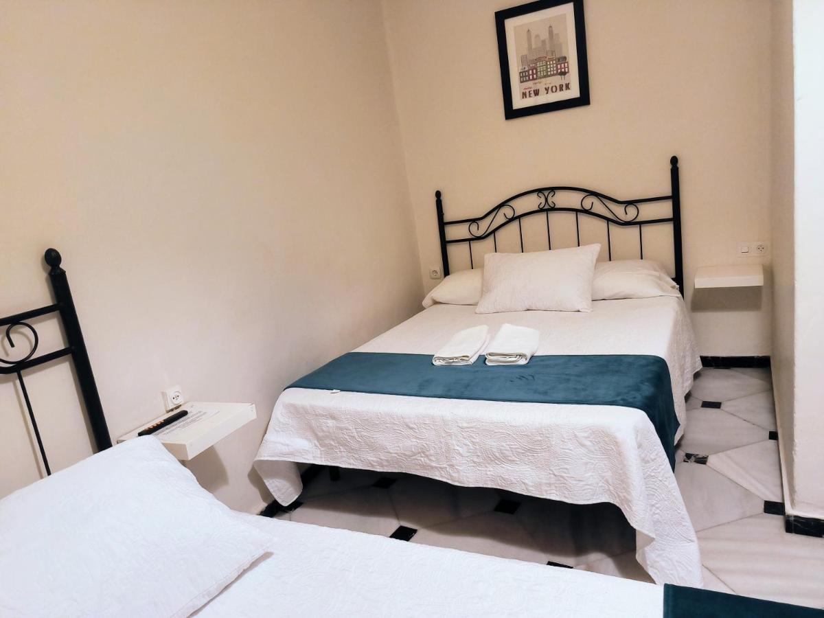 Pension Perez Montilla Sevilla Buitenkant foto