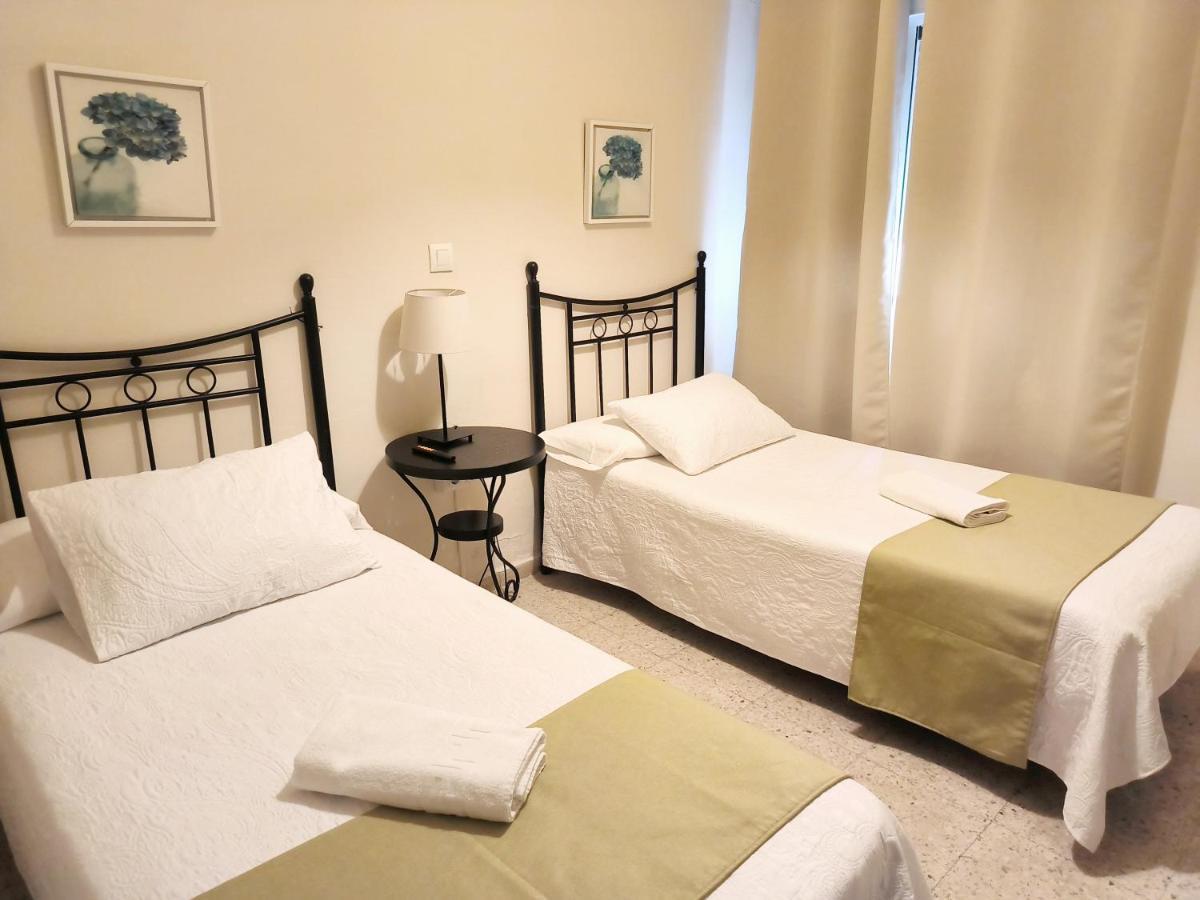 Pension Perez Montilla Sevilla Buitenkant foto