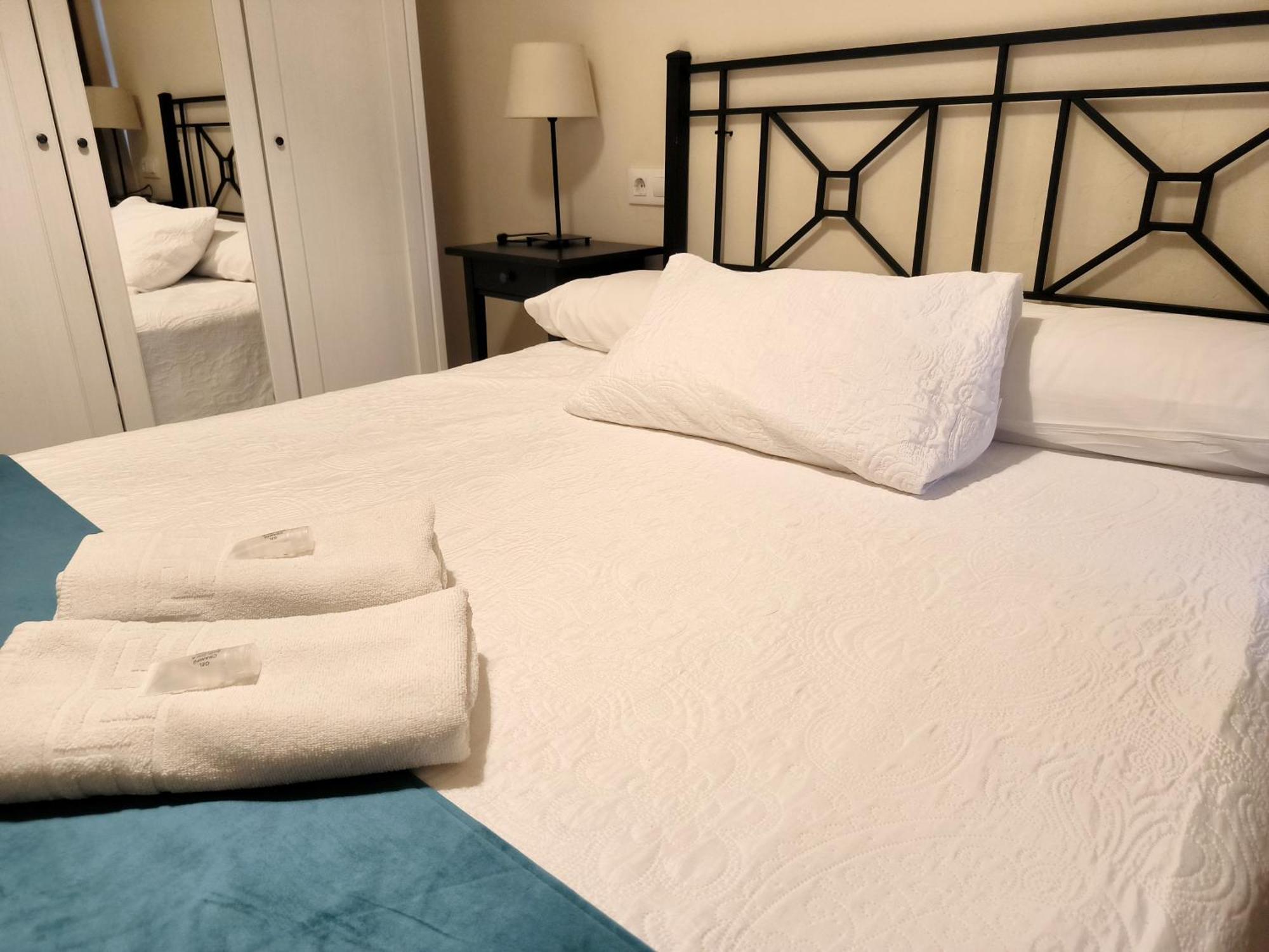 Pension Perez Montilla Sevilla Buitenkant foto