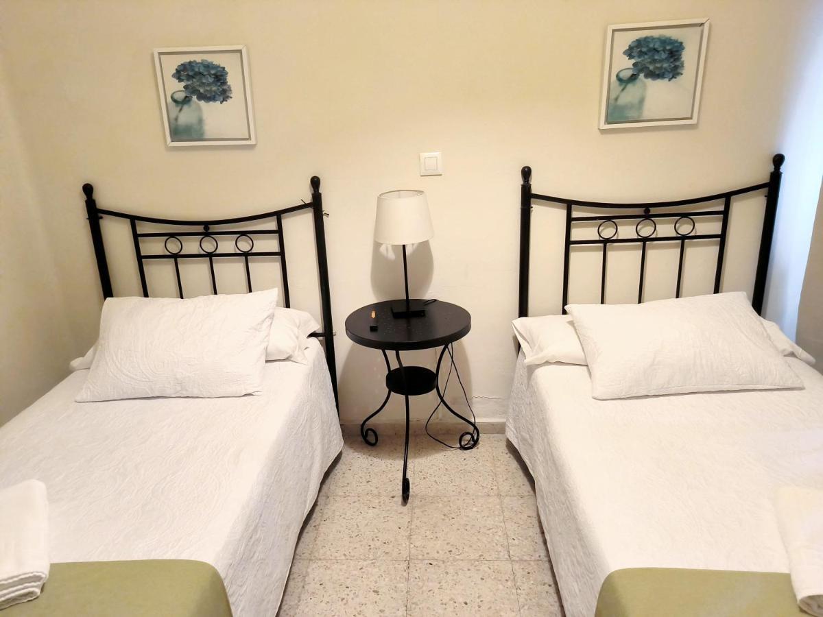 Pension Perez Montilla Sevilla Buitenkant foto