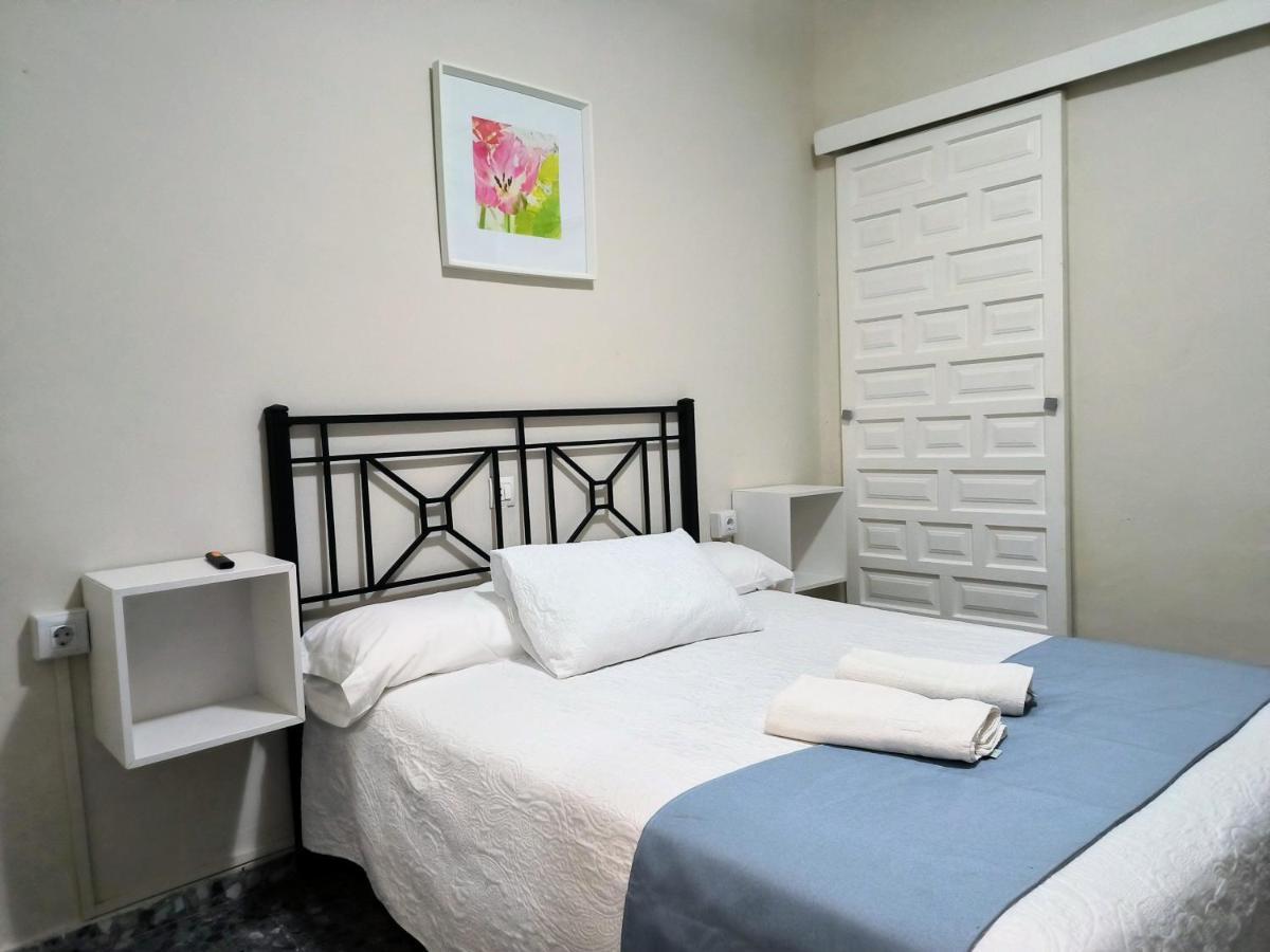 Pension Perez Montilla Sevilla Buitenkant foto