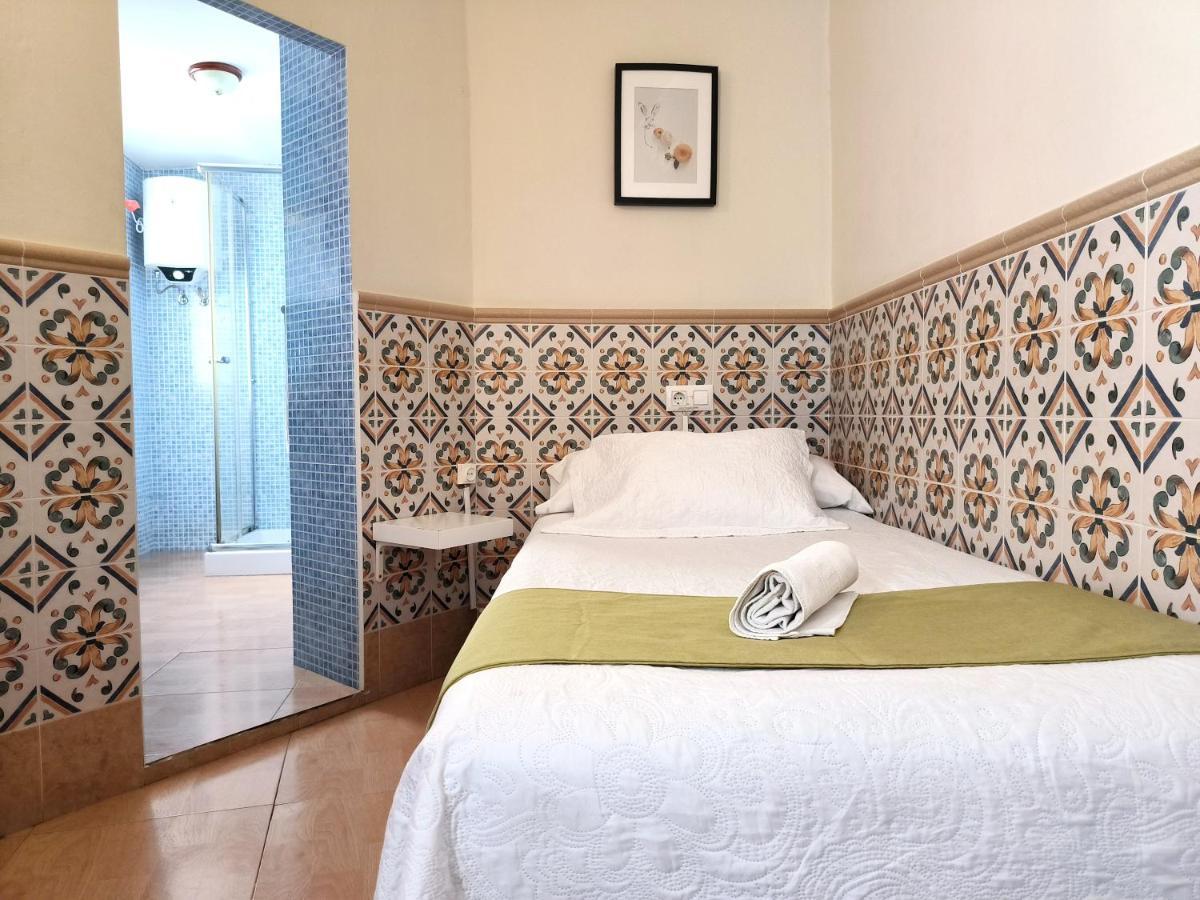 Pension Perez Montilla Sevilla Buitenkant foto