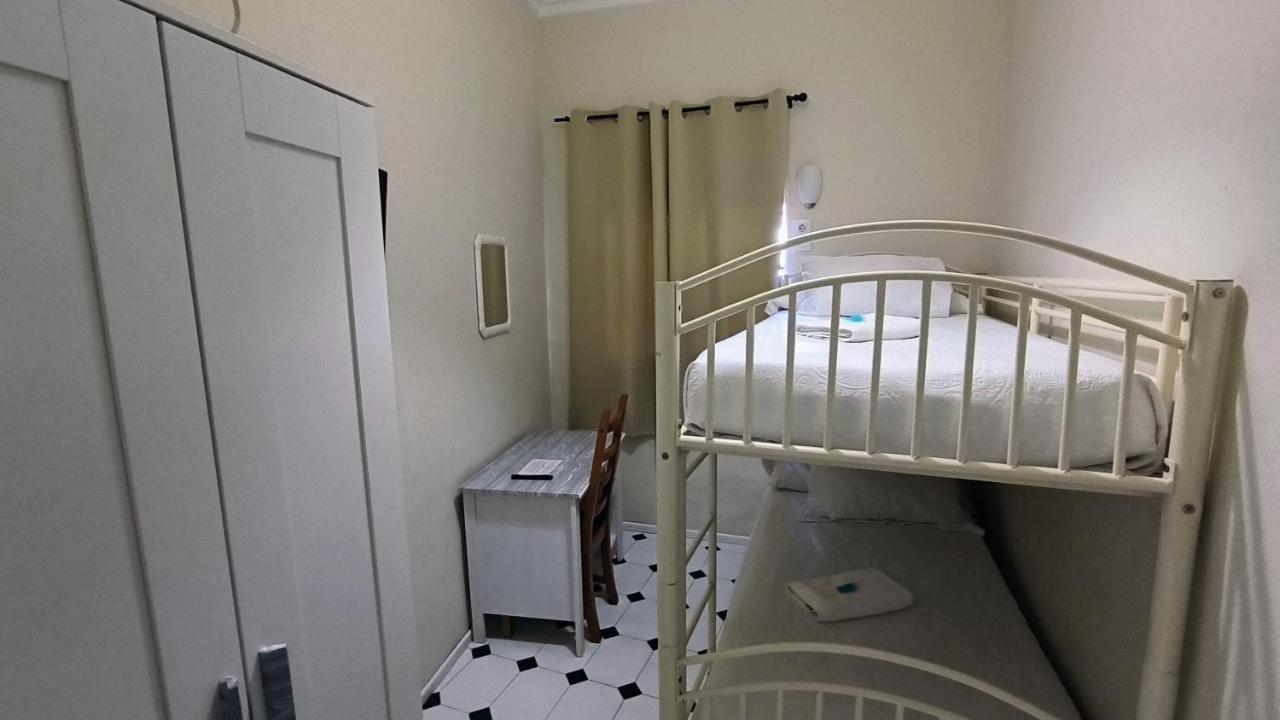 Pension Perez Montilla Sevilla Buitenkant foto