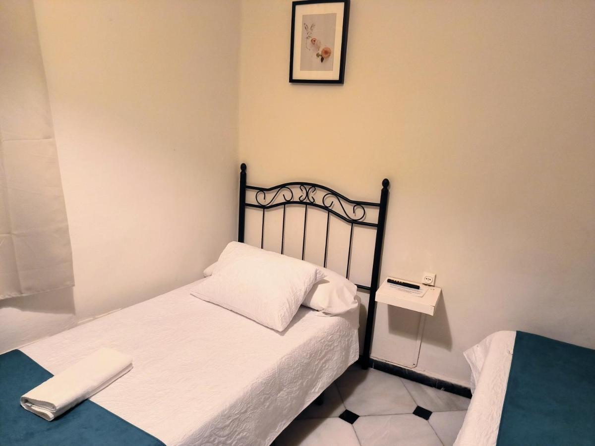 Pension Perez Montilla Sevilla Buitenkant foto