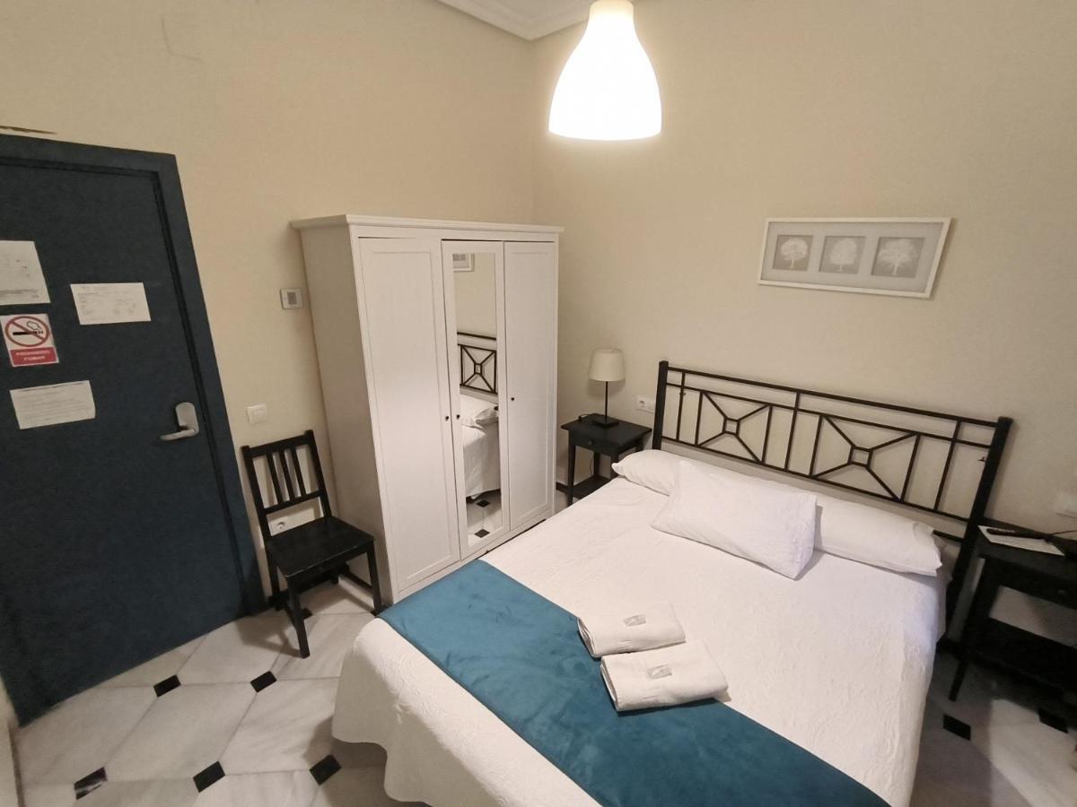 Pension Perez Montilla Sevilla Buitenkant foto
