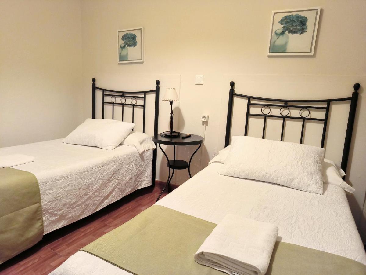 Pension Perez Montilla Sevilla Buitenkant foto