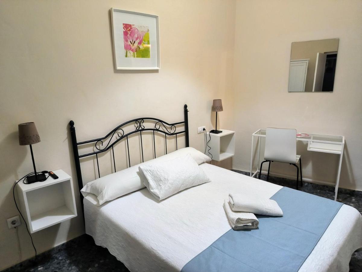 Pension Perez Montilla Sevilla Buitenkant foto
