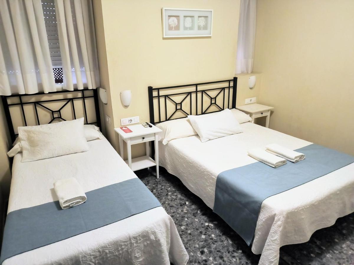 Pension Perez Montilla Sevilla Buitenkant foto