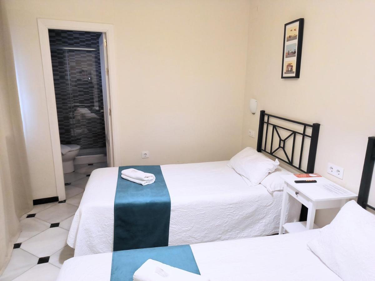 Pension Perez Montilla Sevilla Buitenkant foto