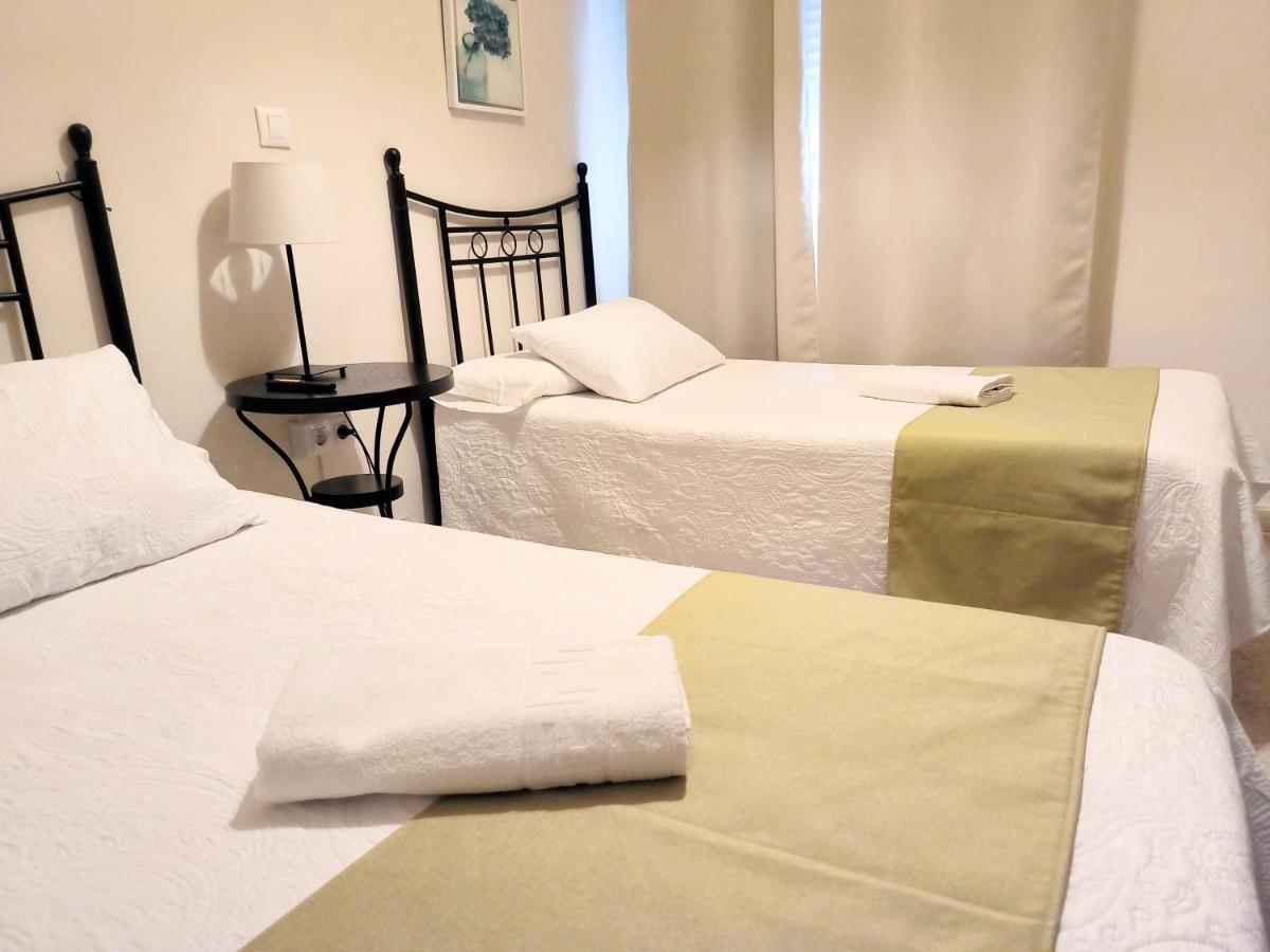 Pension Perez Montilla Sevilla Buitenkant foto