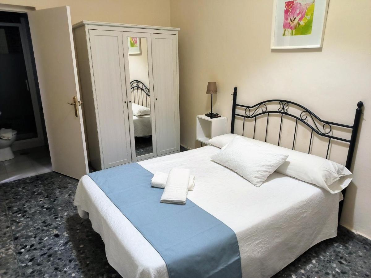 Pension Perez Montilla Sevilla Buitenkant foto