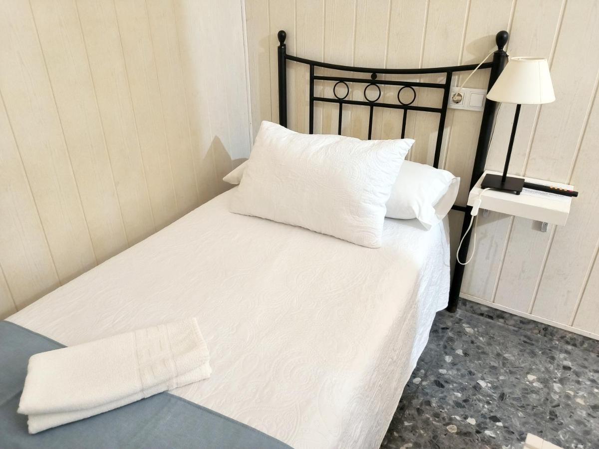Pension Perez Montilla Sevilla Buitenkant foto