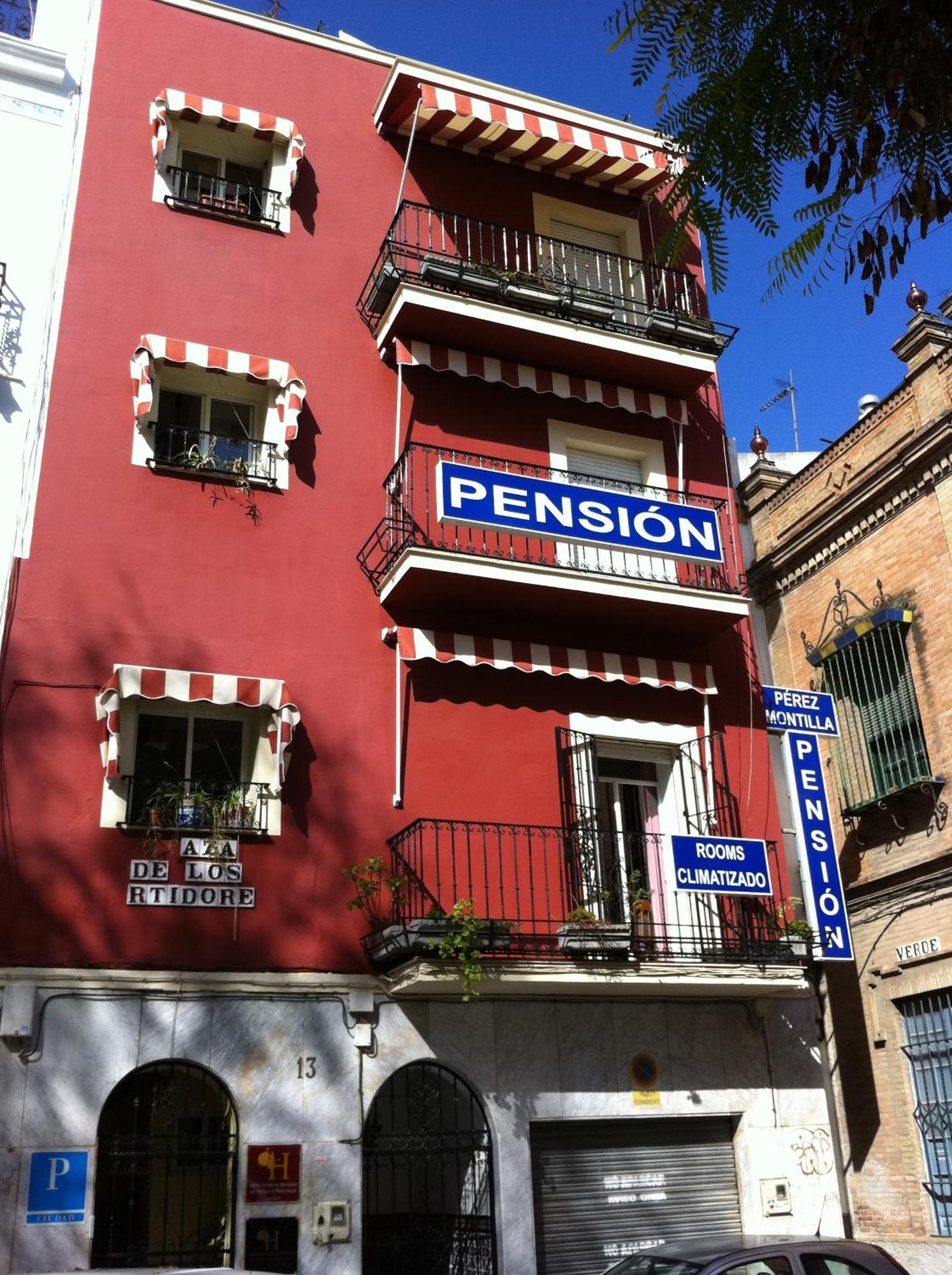 Pension Perez Montilla Sevilla Buitenkant foto