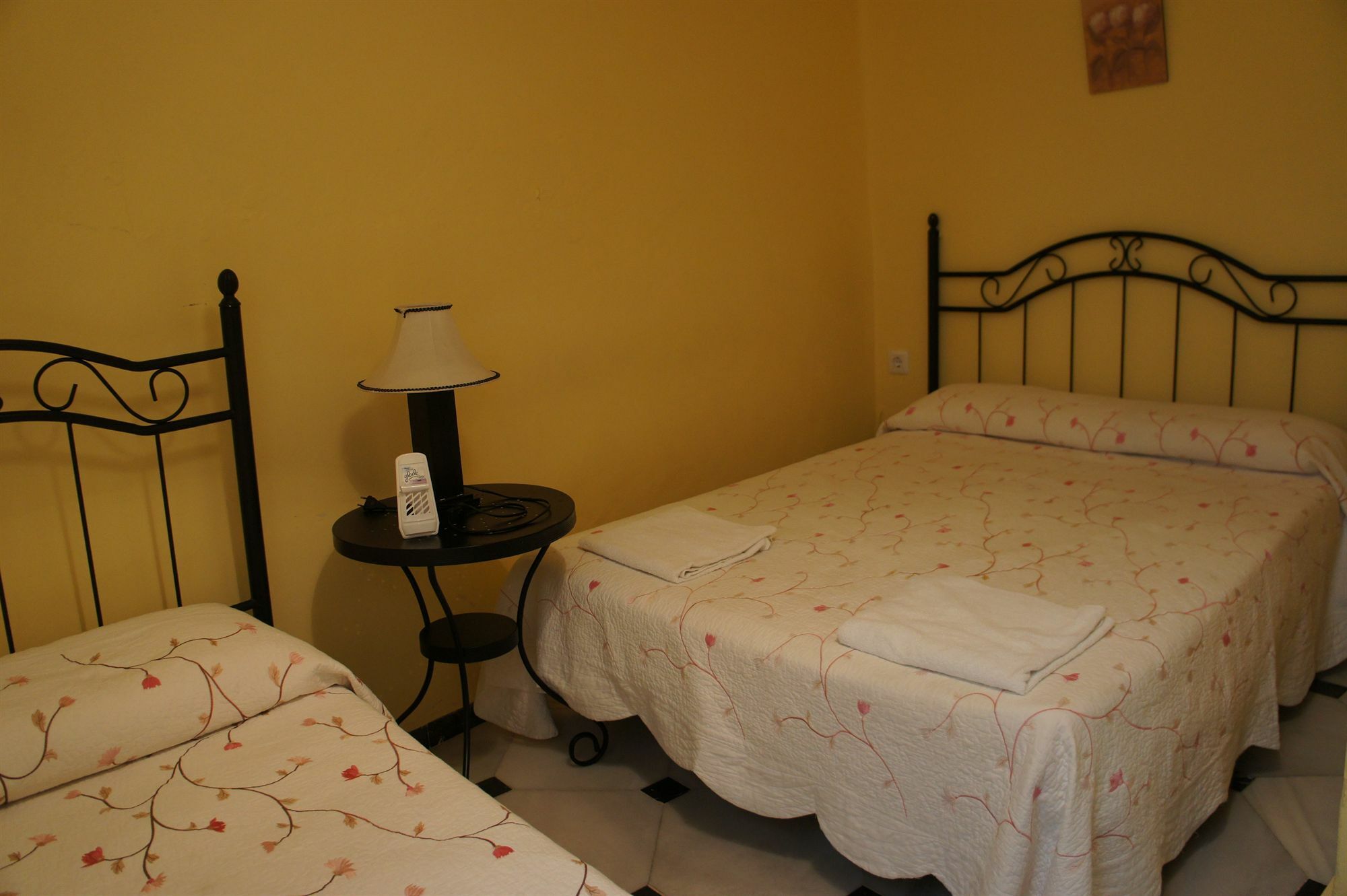 Pension Perez Montilla Sevilla Buitenkant foto