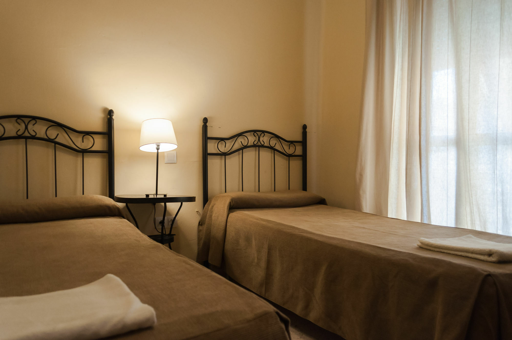 Pension Perez Montilla Sevilla Buitenkant foto